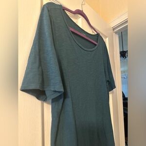 Loft Women’s Short Sleeve T Shirt Size Large.Crew Neck.
